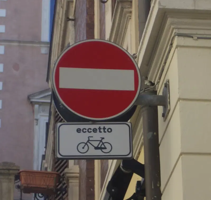 Il &ldquo;nuovo&ldquo; Codice permetter&agrave; la circolazione in direzione inversa su strade a senso unico?