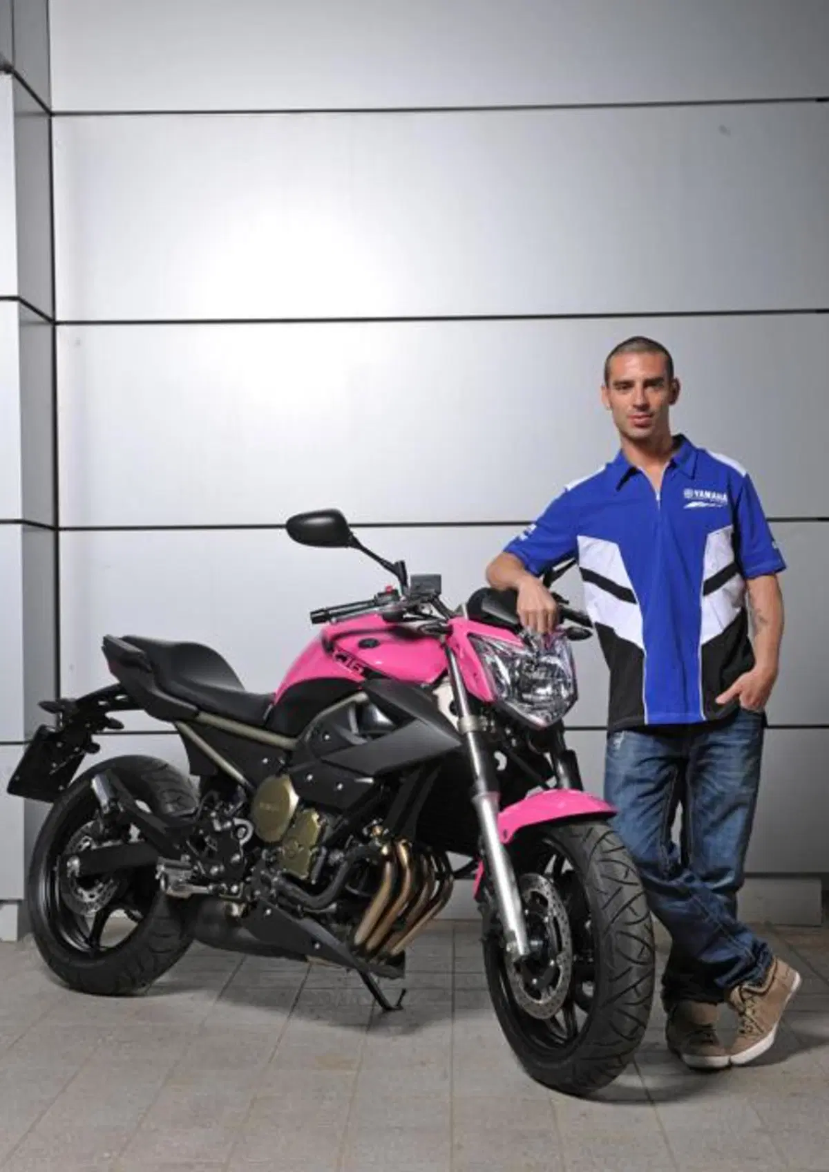 La Yamaha XJ6 in rosa al Giro d'Italia (11)
