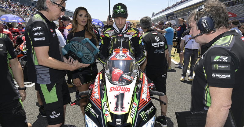 SBK 2019. Rea penalizzato per il contatto con  Lowes