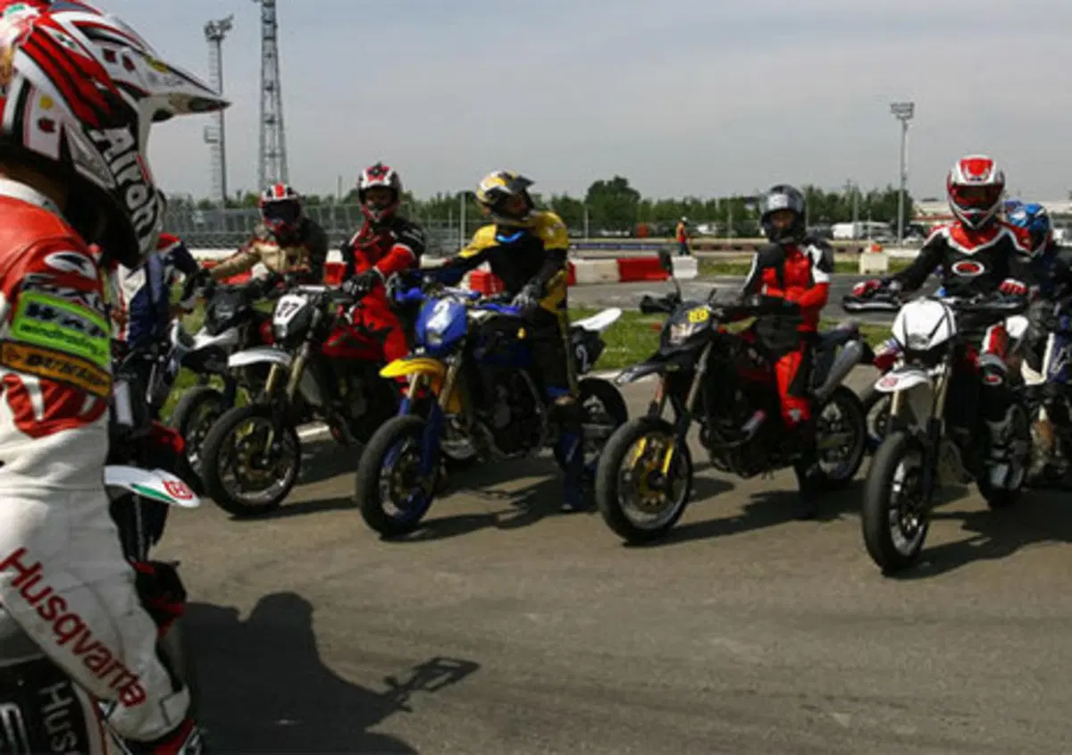 Off Road School Husqvarna. Corso Supermotard a Chignolo Po
