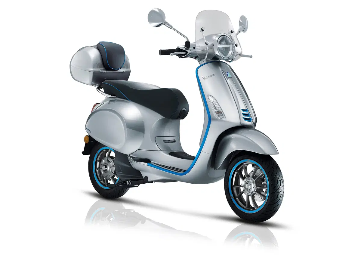 Vespa Elettrica. Immagini statiche (11)