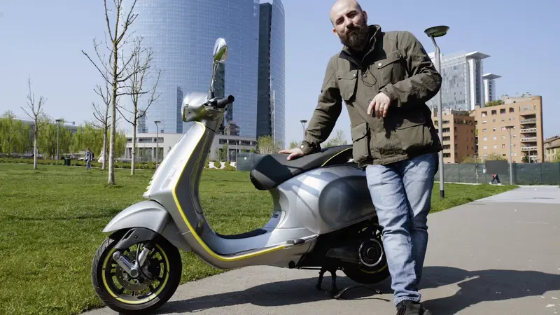 Vespa Elettrica. Com'&egrave; e come va