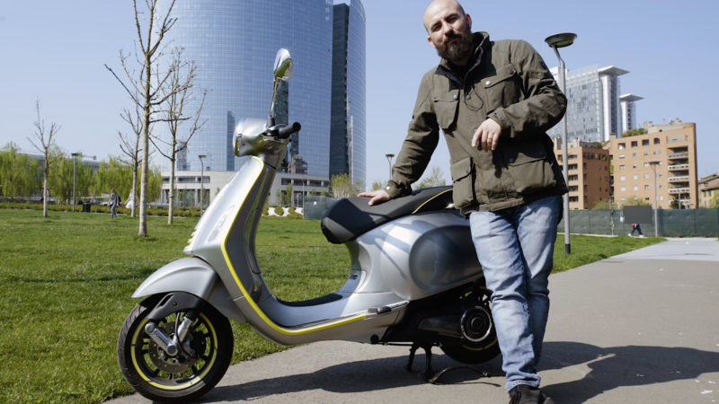 Vespa Elettrica. Com&#039;&egrave; e come va