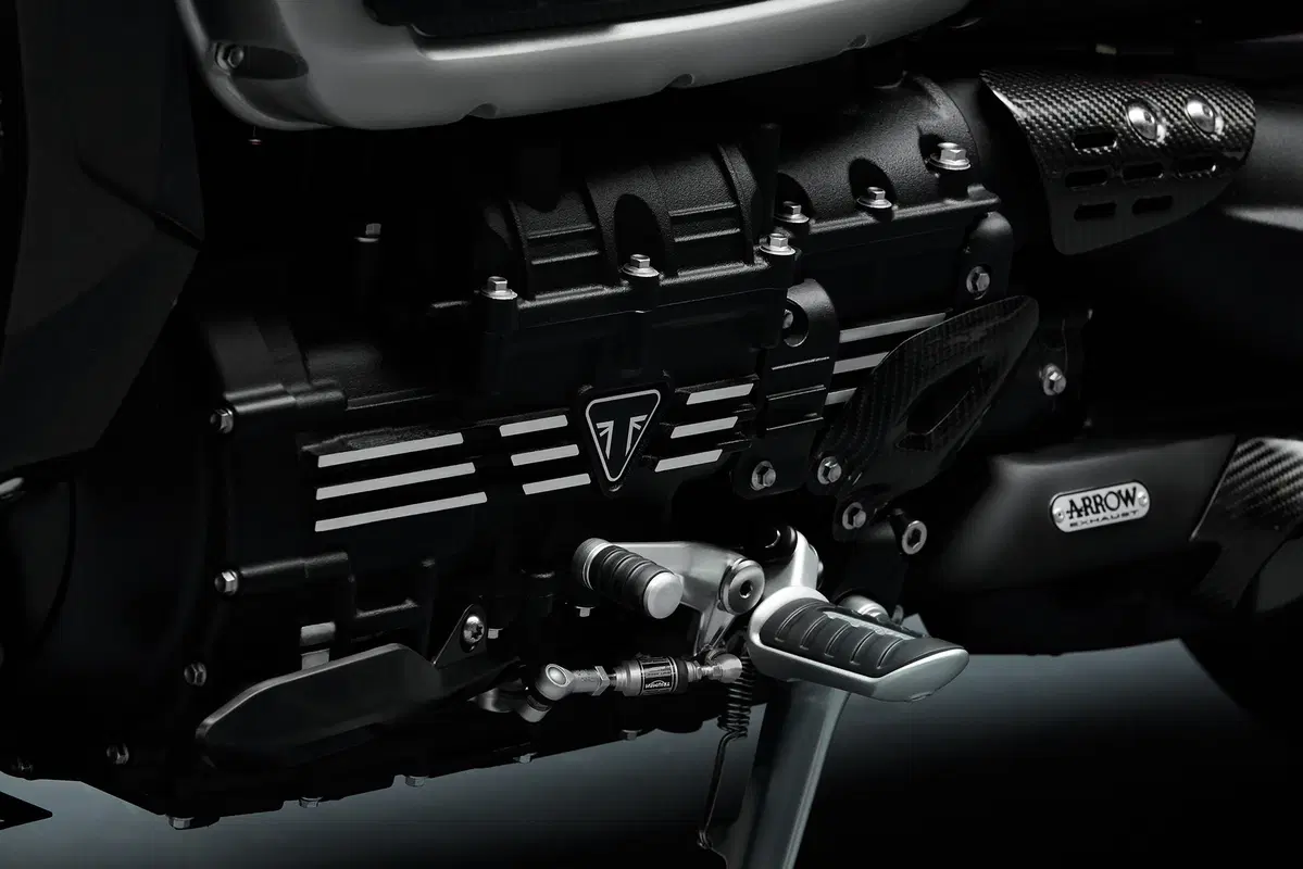 Triumph Rocket 3 TFC 2019: serie limitata e motore 2.500 (12)