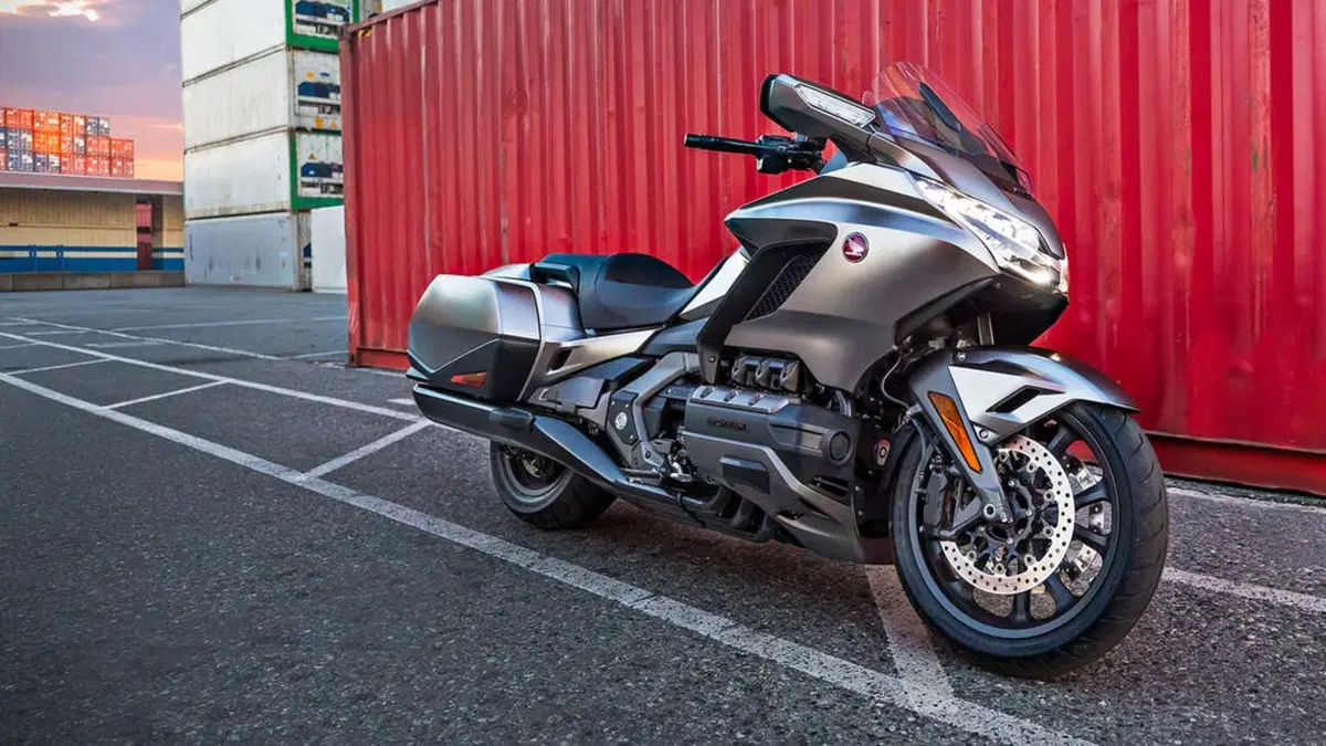 Triumph Rocket 3 TFC 2019: serie limitata e motore 2.500 (31)