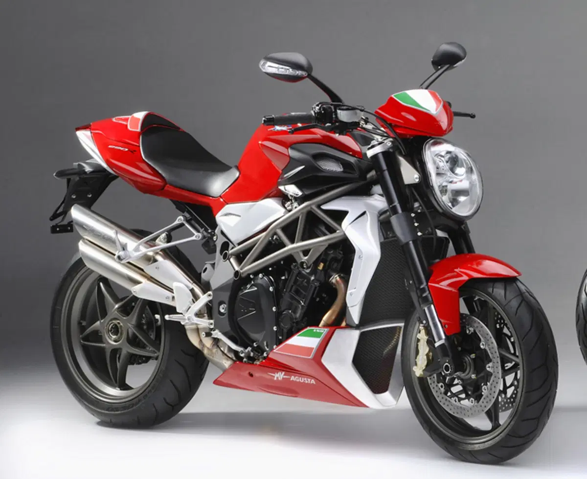 MV Agusta Brutale 990R 150° (2)