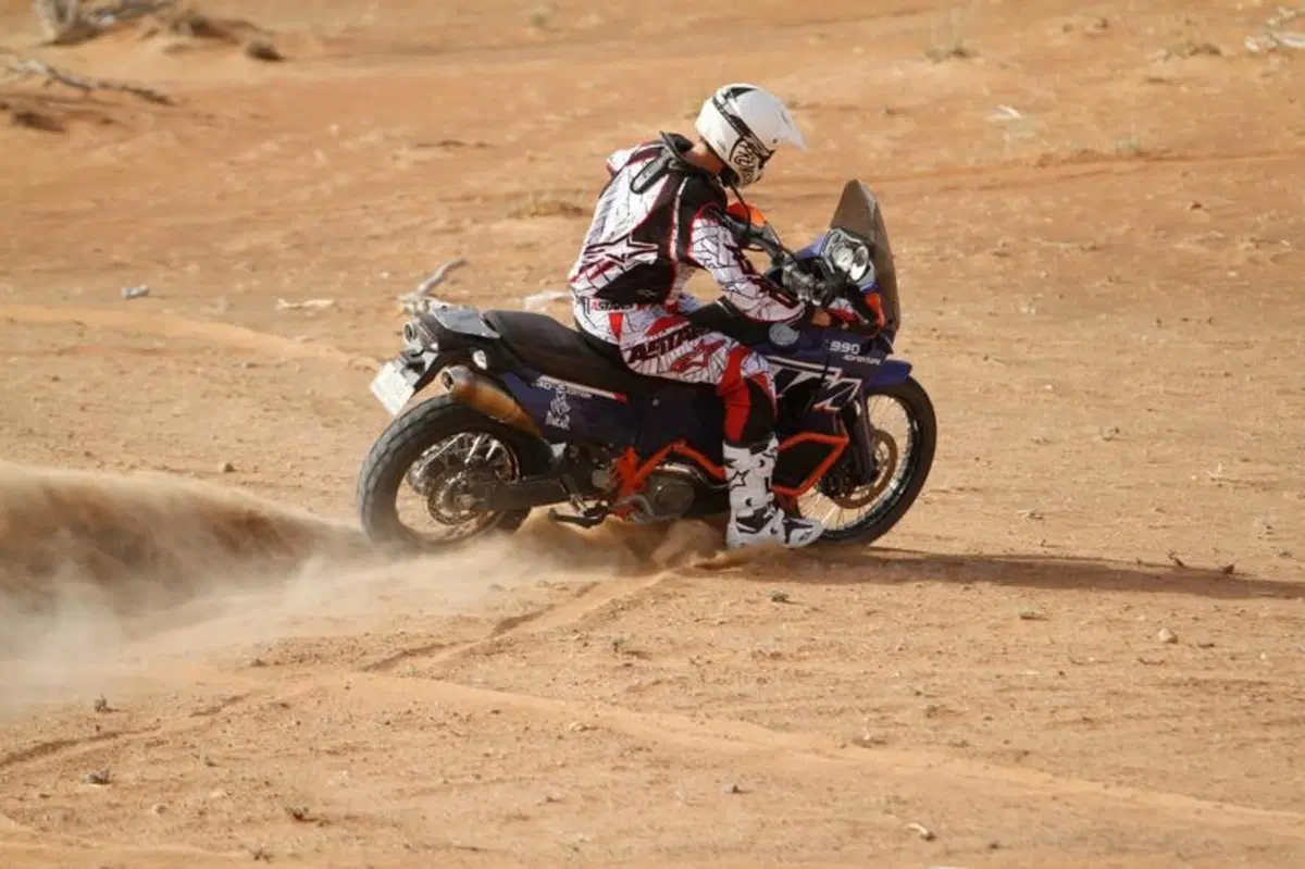 KTM 990 Adventure Dakar  (4)