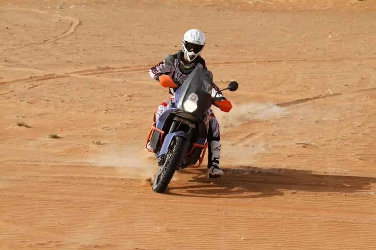 KTM 990 Adventure Dakar  (9)