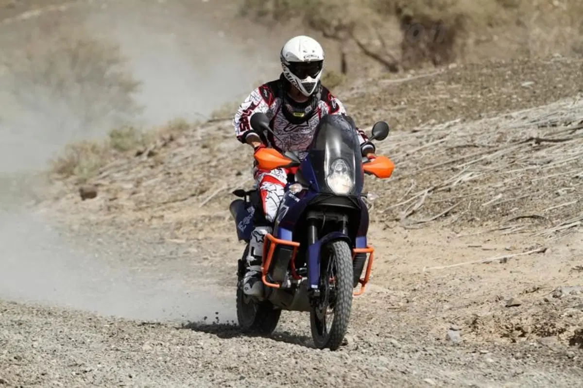 KTM 990 Adventure Dakar  (14)