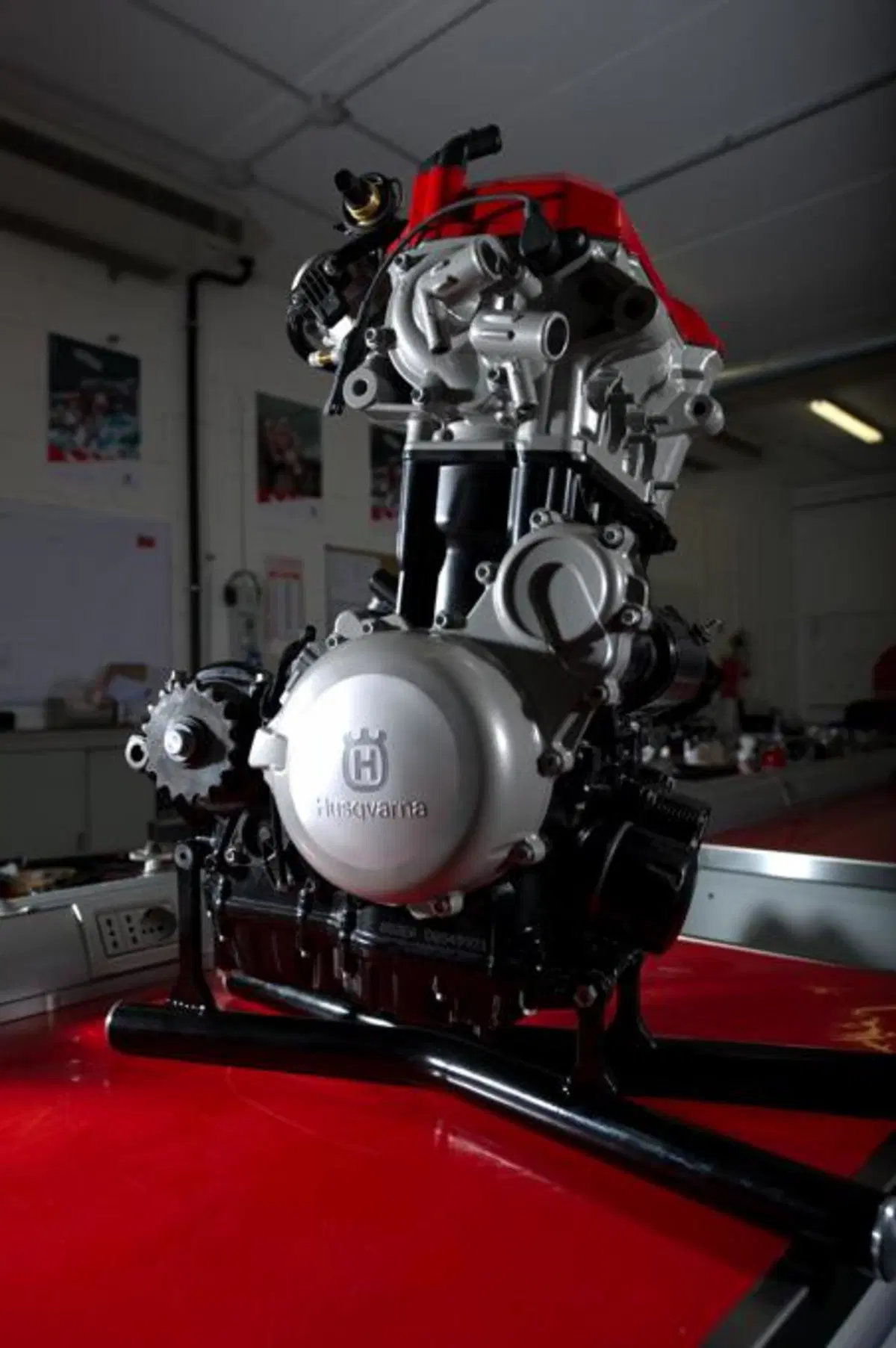 Husqvarna 900. Svelato il motore! (2)
