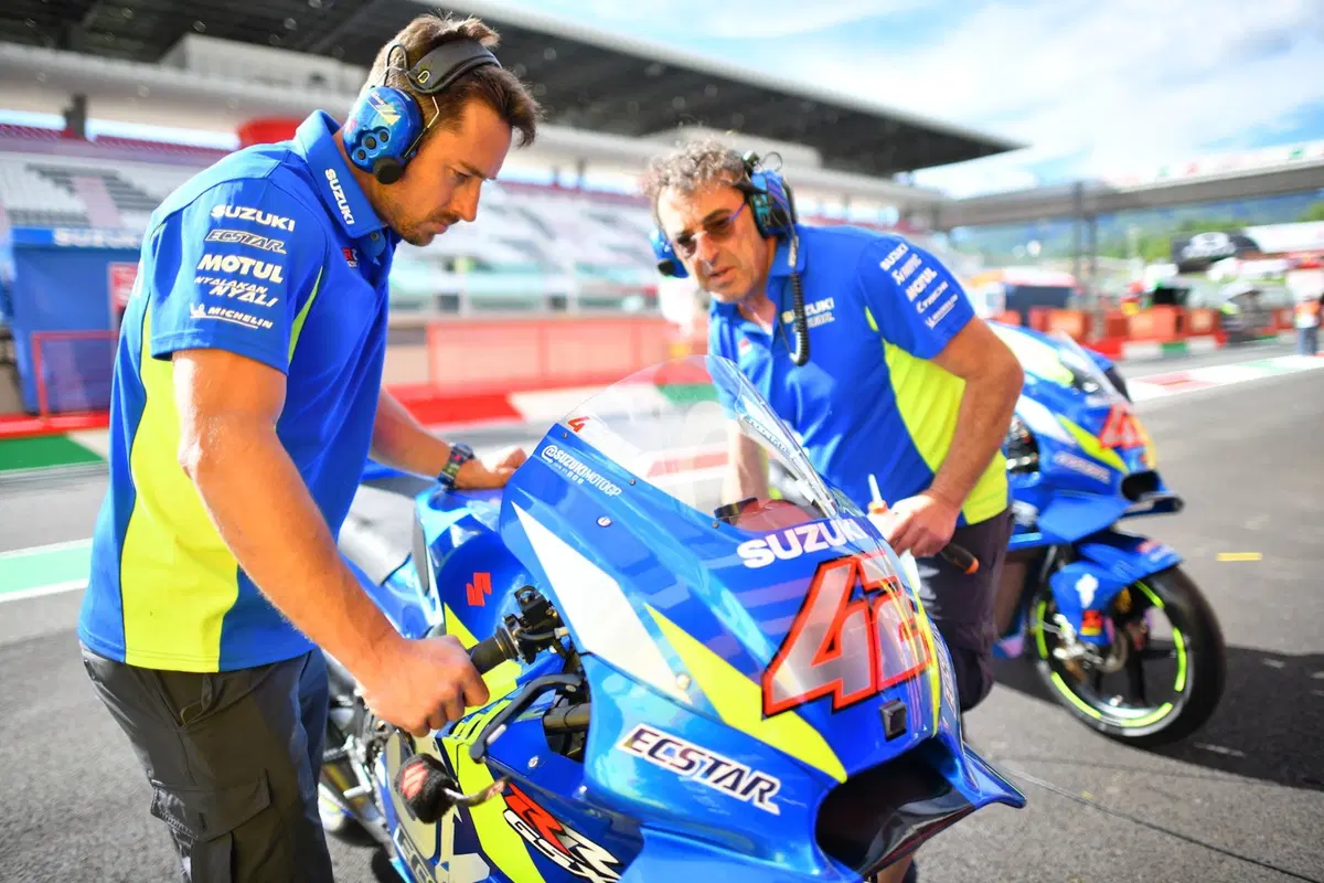 La MotoGP è uno sport di squadra. Il dietro le quinte del team Suzuki (15)