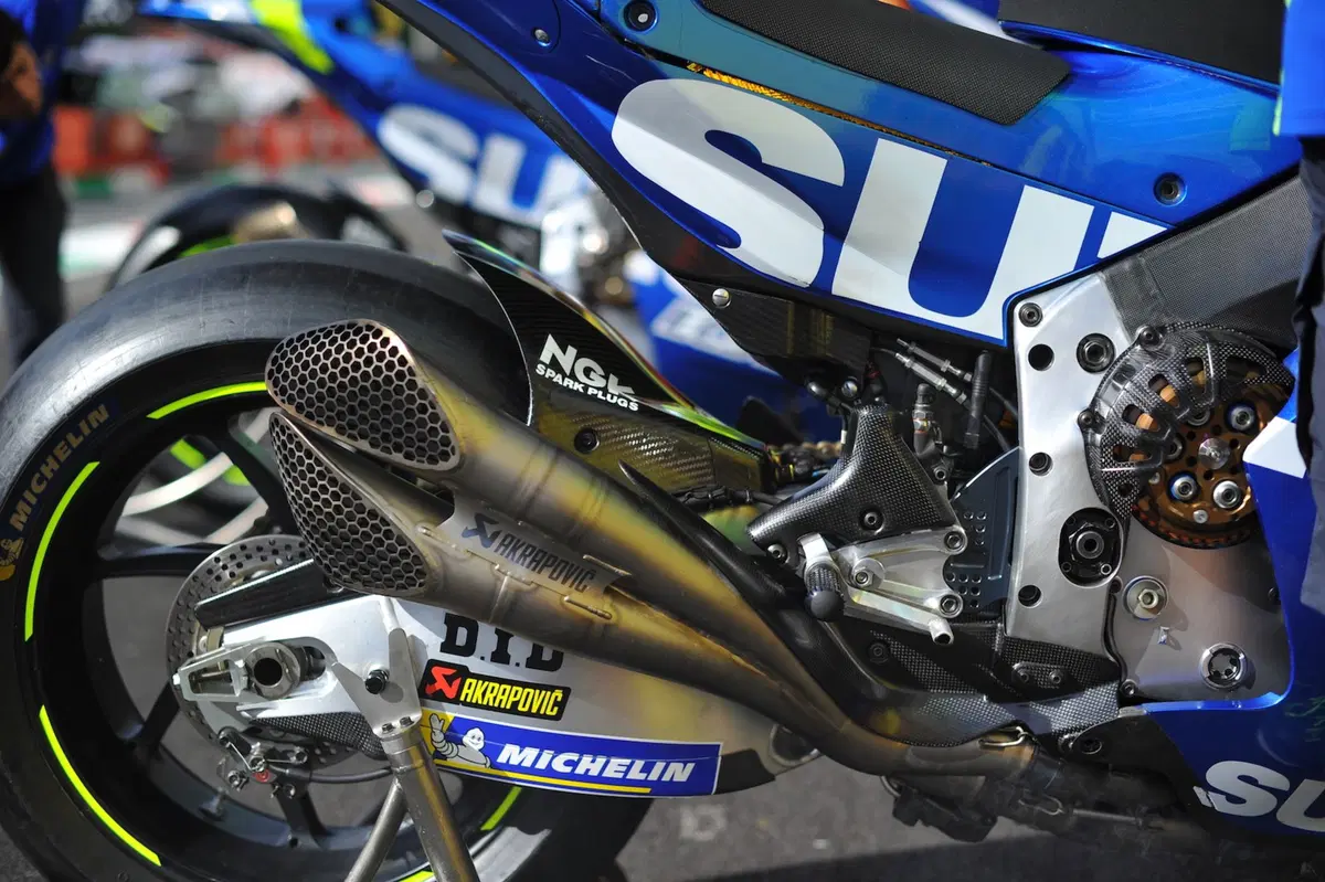 La MotoGP è uno sport di squadra. Il dietro le quinte del team Suzuki (17)