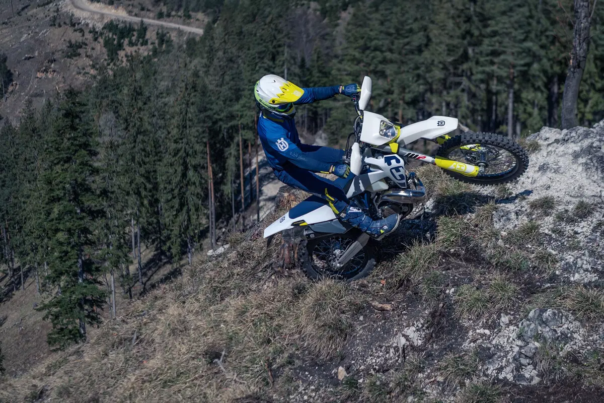 Husqvarna Enduro FE e TE 2020: novità tecniche e arriva la 150 a iniezione (4)