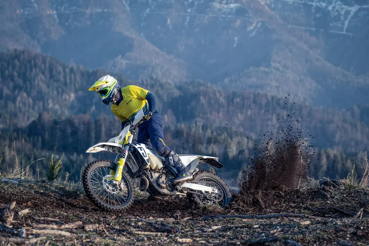Husqvarna Enduro FE e TE 2020: novità tecniche e arriva la 150 a iniezione (12)