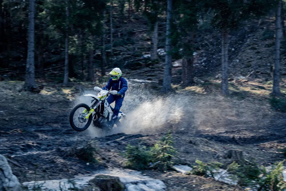 Husqvarna Enduro FE e TE 2020: novità tecniche e arriva la 150 a iniezione (13)