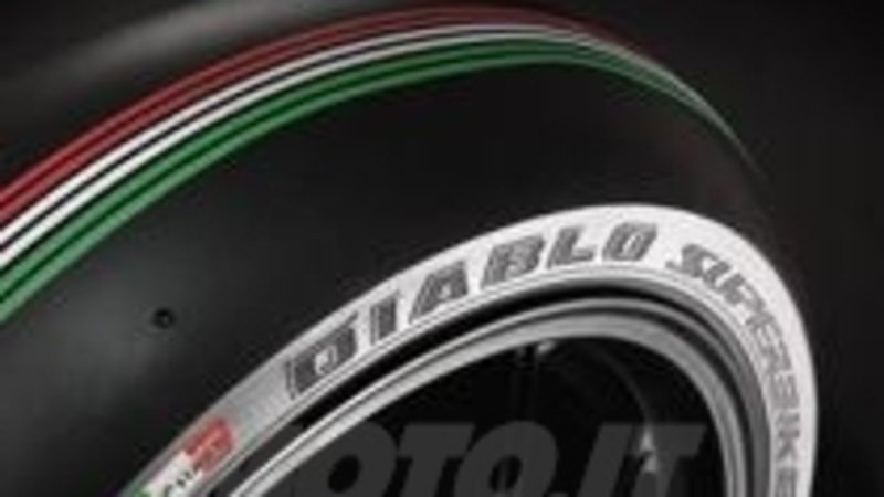 Le Pirelli Diablo Superbike tricolore in pista a Monza