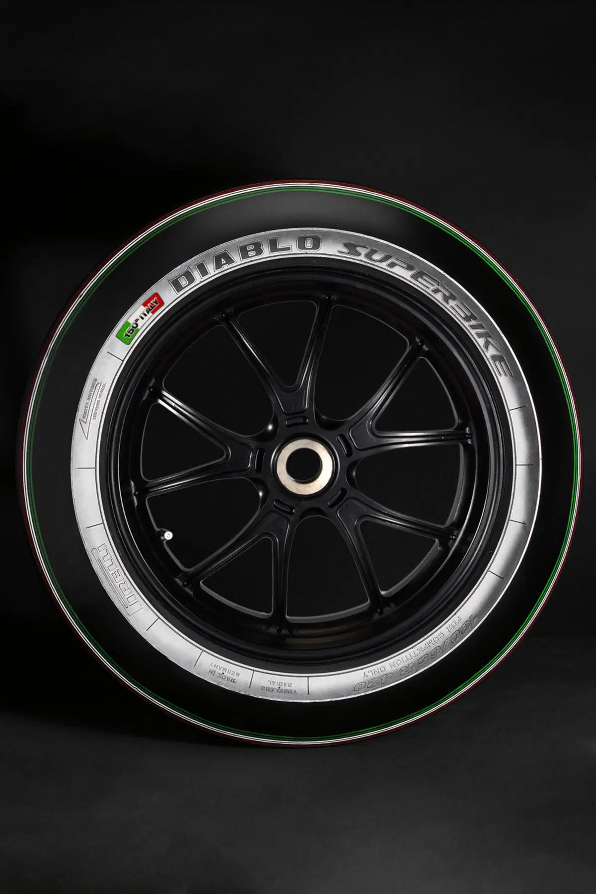 Le Pirelli Diablo Superbike tricolore in pista a Monza (4)