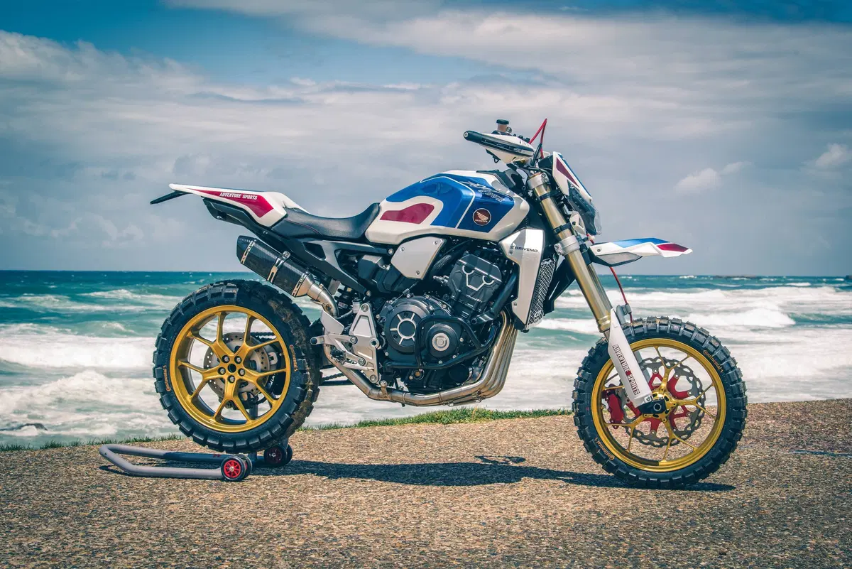 Honda CB Four: Dodici CB1000R special per i 50 anni del 4 in linea (2)