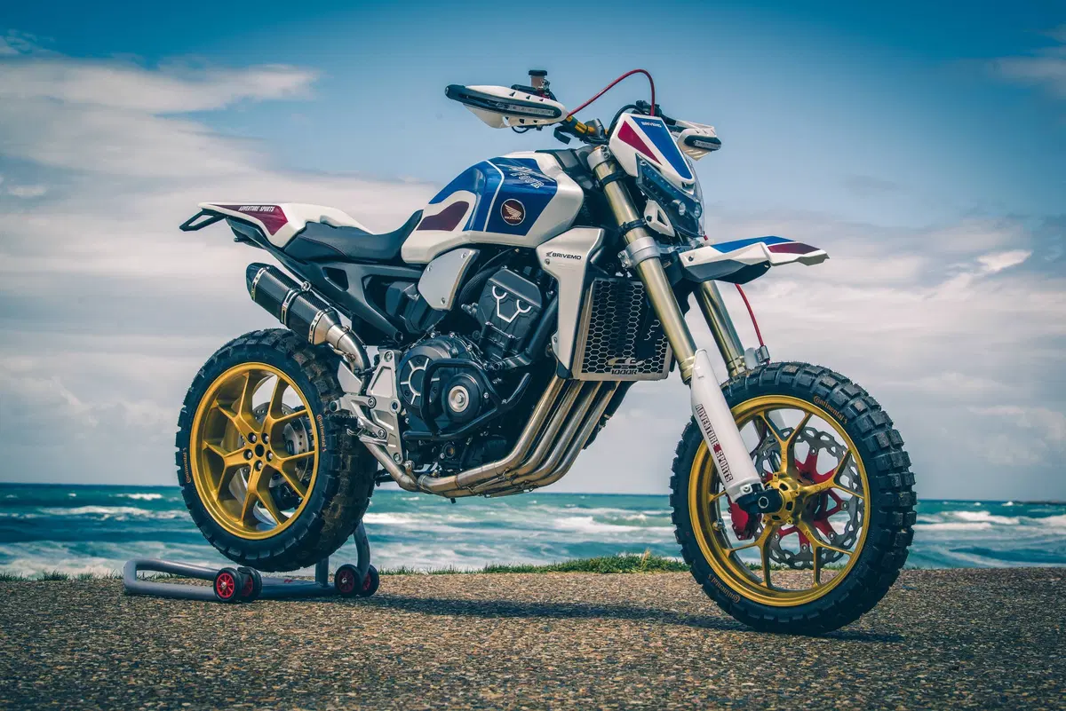 Honda CB Four: Dodici CB1000R special per i 50 anni del 4 in linea (5)