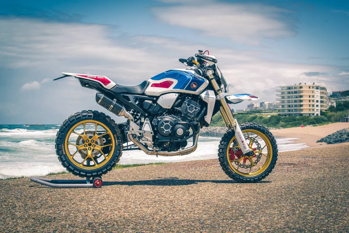 Honda CB Four: Dodici CB1000R special per i 50 anni del 4 in linea (7)