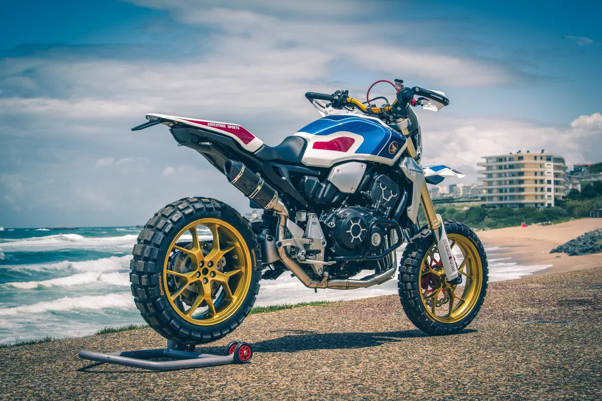 Honda CB Four: Dodici CB1000R special per i 50 anni del 4 in linea (8)