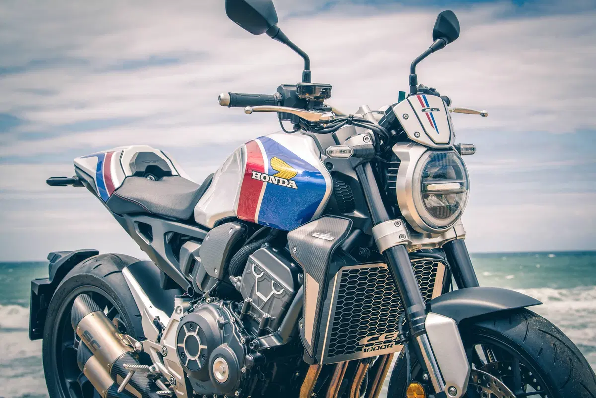 Honda CB Four: Dodici CB1000R special per i 50 anni del 4 in linea (2)