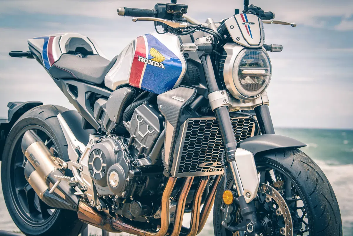 Honda CB Four: Dodici CB1000R special per i 50 anni del 4 in linea (3)