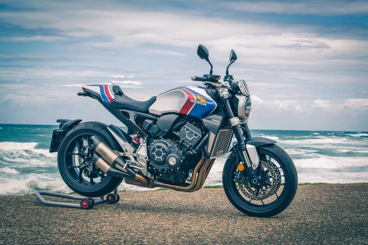 Honda CB Four: Dodici CB1000R special per i 50 anni del 4 in linea (7)