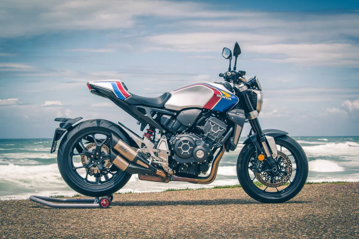 Honda CB Four: Dodici CB1000R special per i 50 anni del 4 in linea (8)