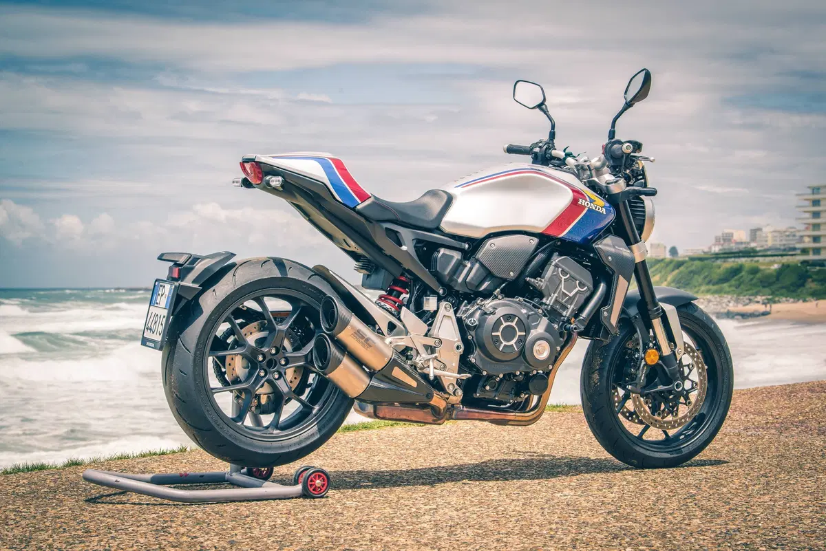 Honda CB Four: Dodici CB1000R special per i 50 anni del 4 in linea (9)