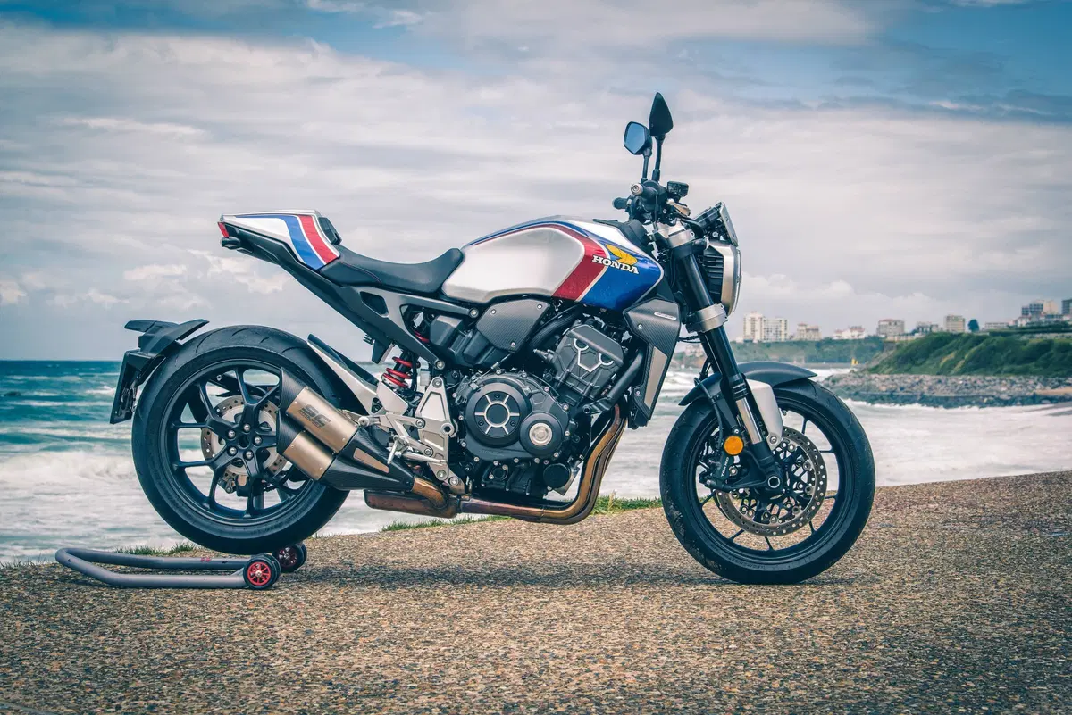 Honda CB Four: Dodici CB1000R special per i 50 anni del 4 in linea (11)