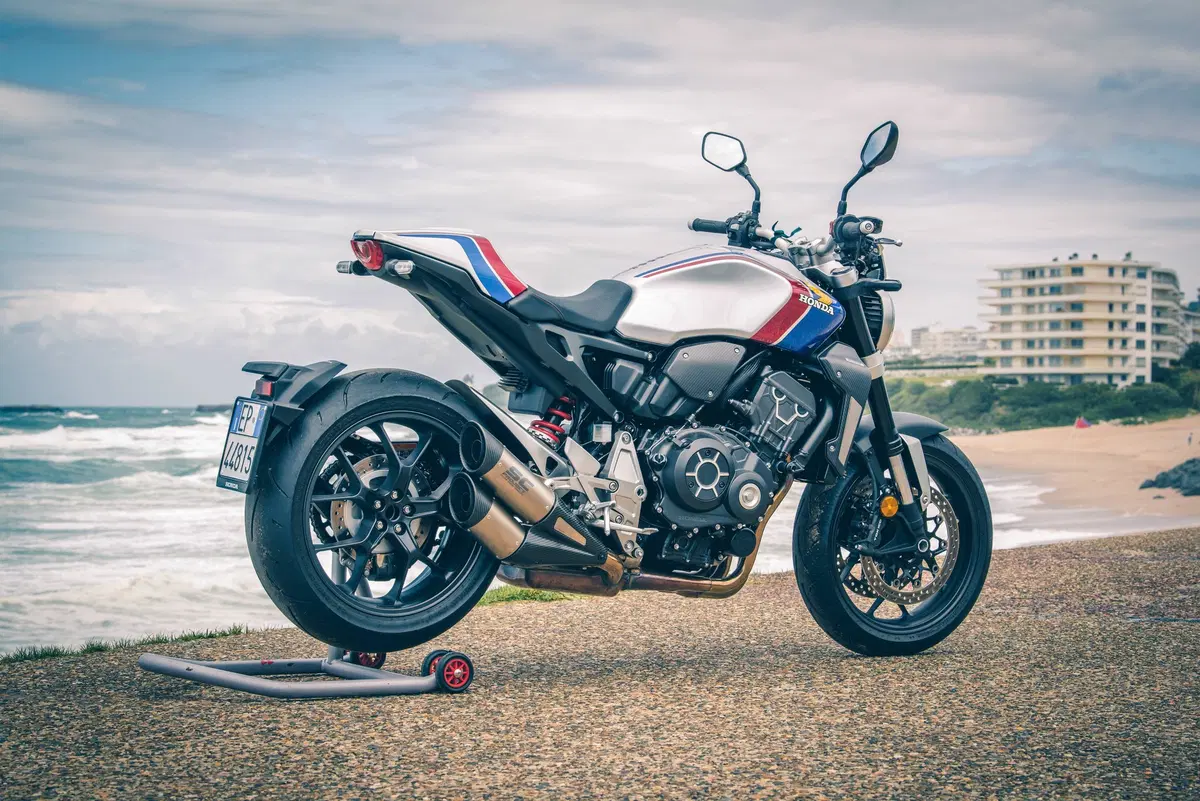 Honda CB Four: Dodici CB1000R special per i 50 anni del 4 in linea (12)