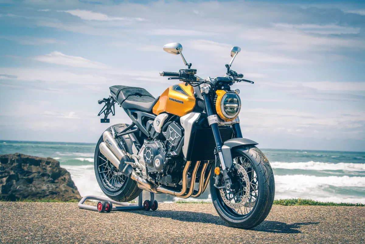 Honda CB Four: Dodici CB1000R special per i 50 anni del 4 in linea (15)