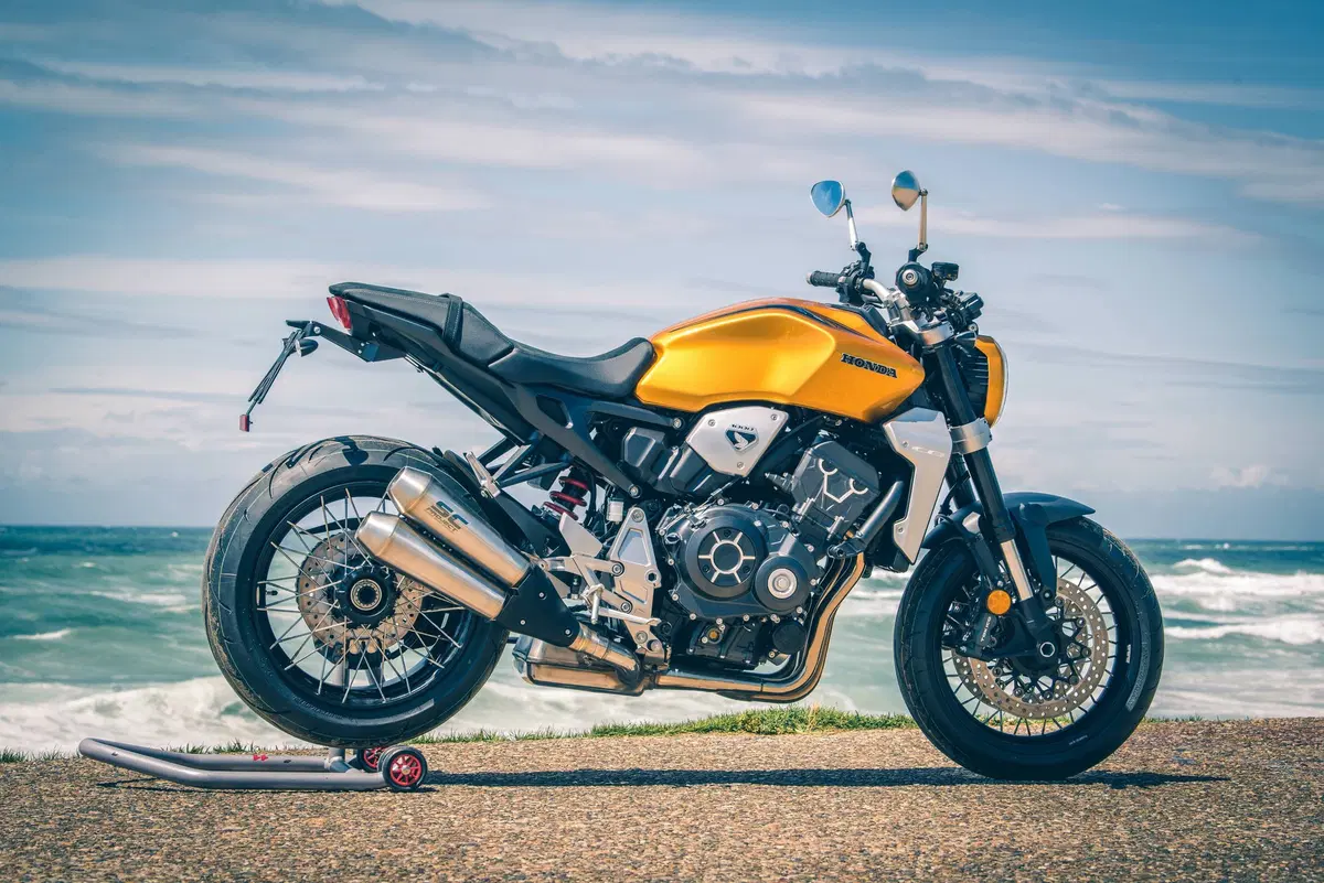 Honda CB Four: Dodici CB1000R special per i 50 anni del 4 in linea (14)