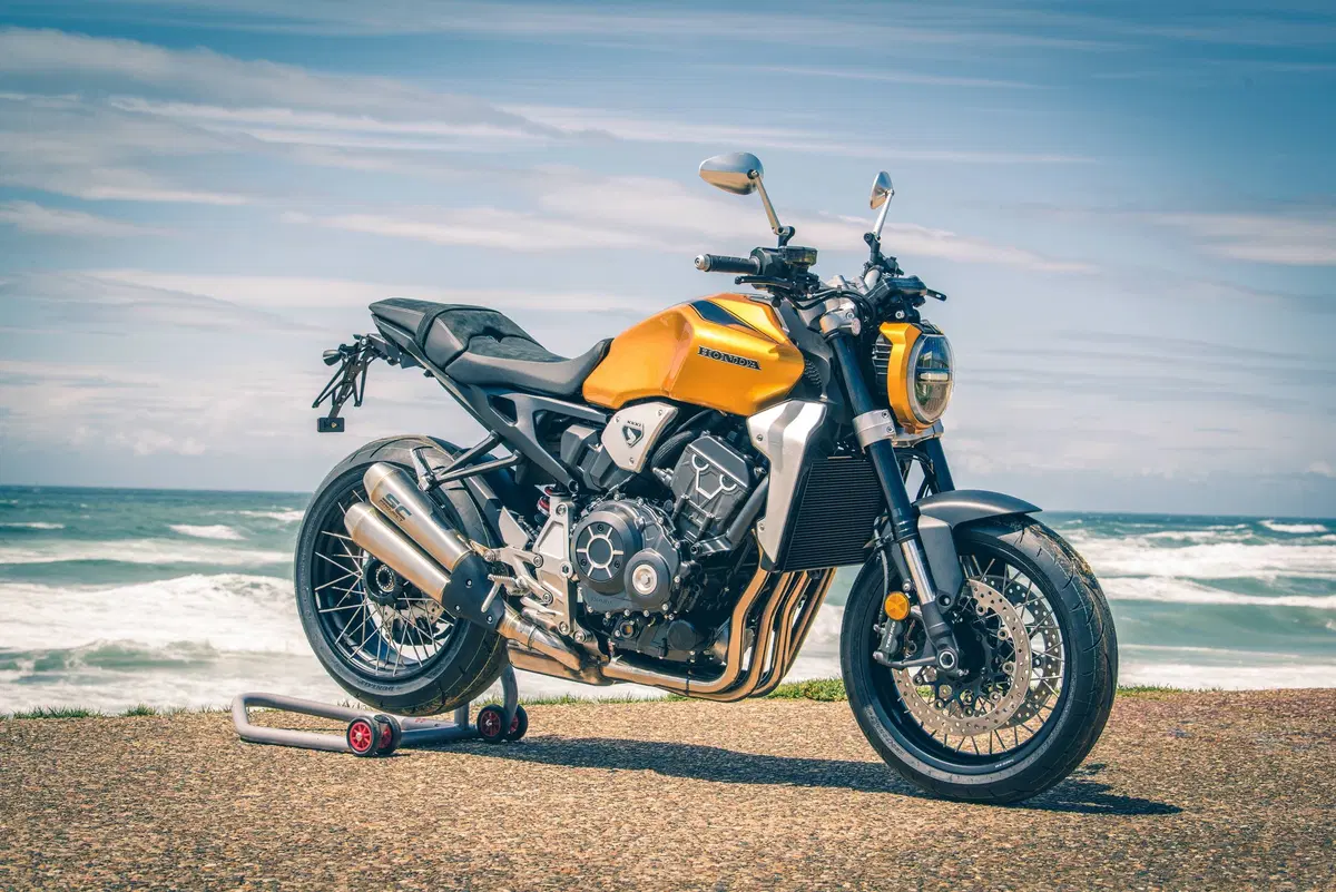 Honda CB Four: Dodici CB1000R special per i 50 anni del 4 in linea (18)