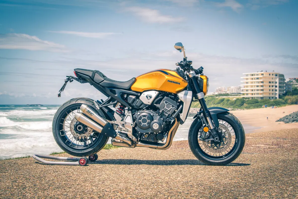 Honda CB Four: Dodici CB1000R special per i 50 anni del 4 in linea (19)