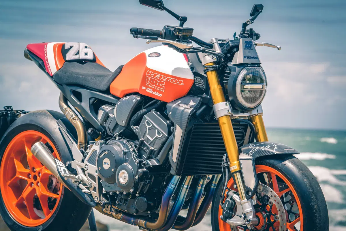 Honda CB Four: Dodici CB1000R special per i 50 anni del 4 in linea (24)