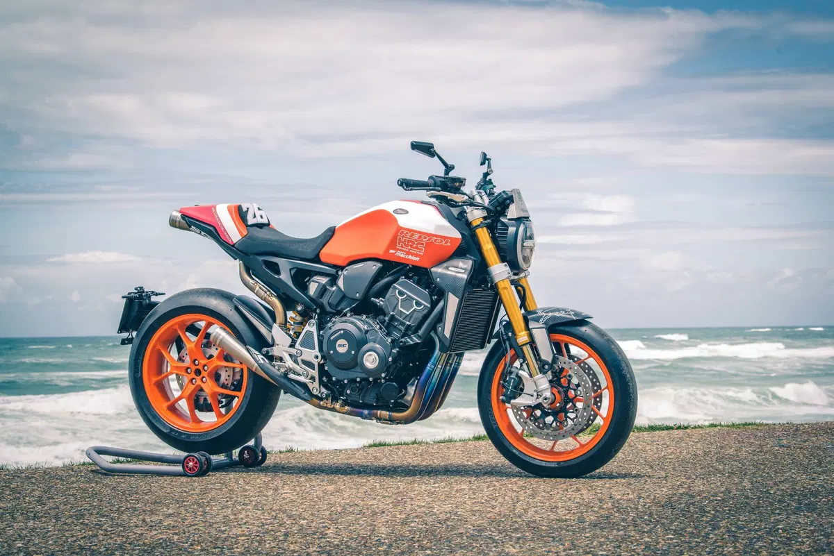 Honda CB Four: Dodici CB1000R special per i 50 anni del 4 in linea (21)