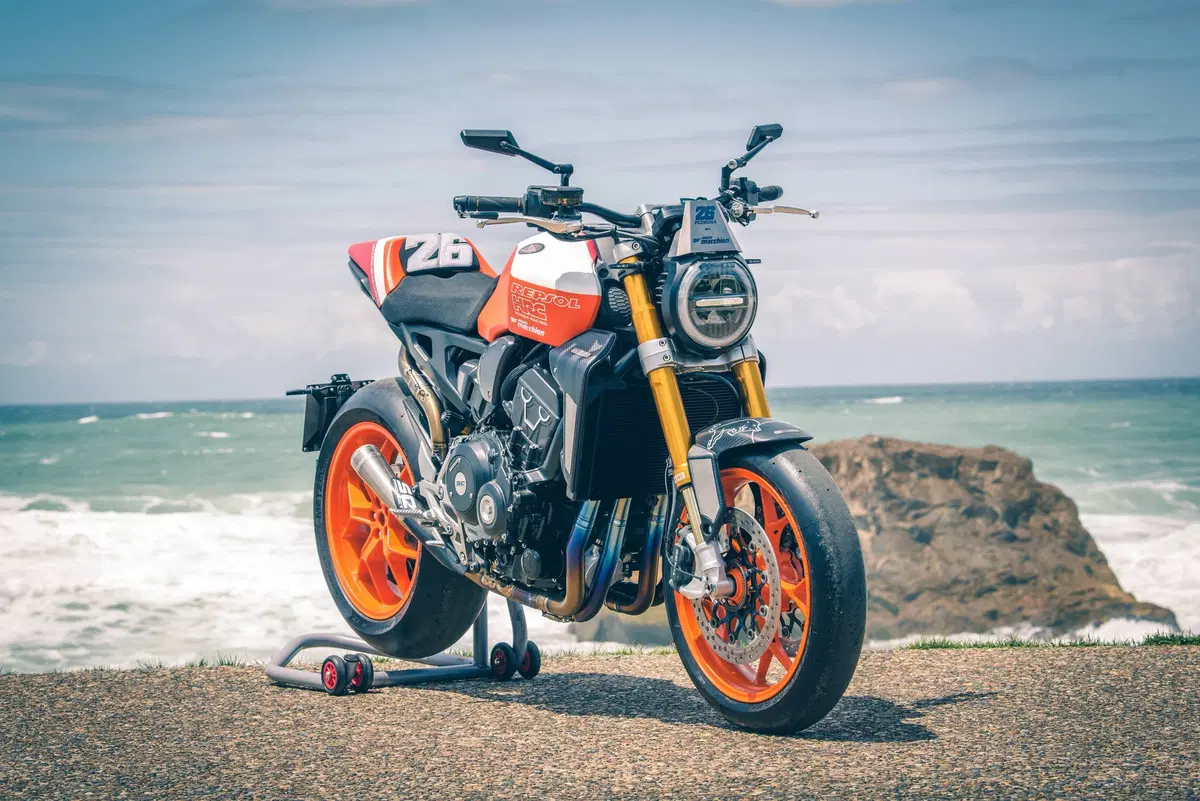 Honda CB Four: Dodici CB1000R special per i 50 anni del 4 in linea (25)
