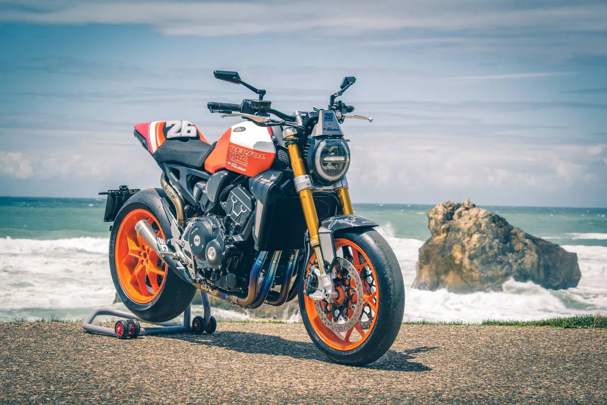 Honda CB Four: Dodici CB1000R special per i 50 anni del 4 in linea (26)