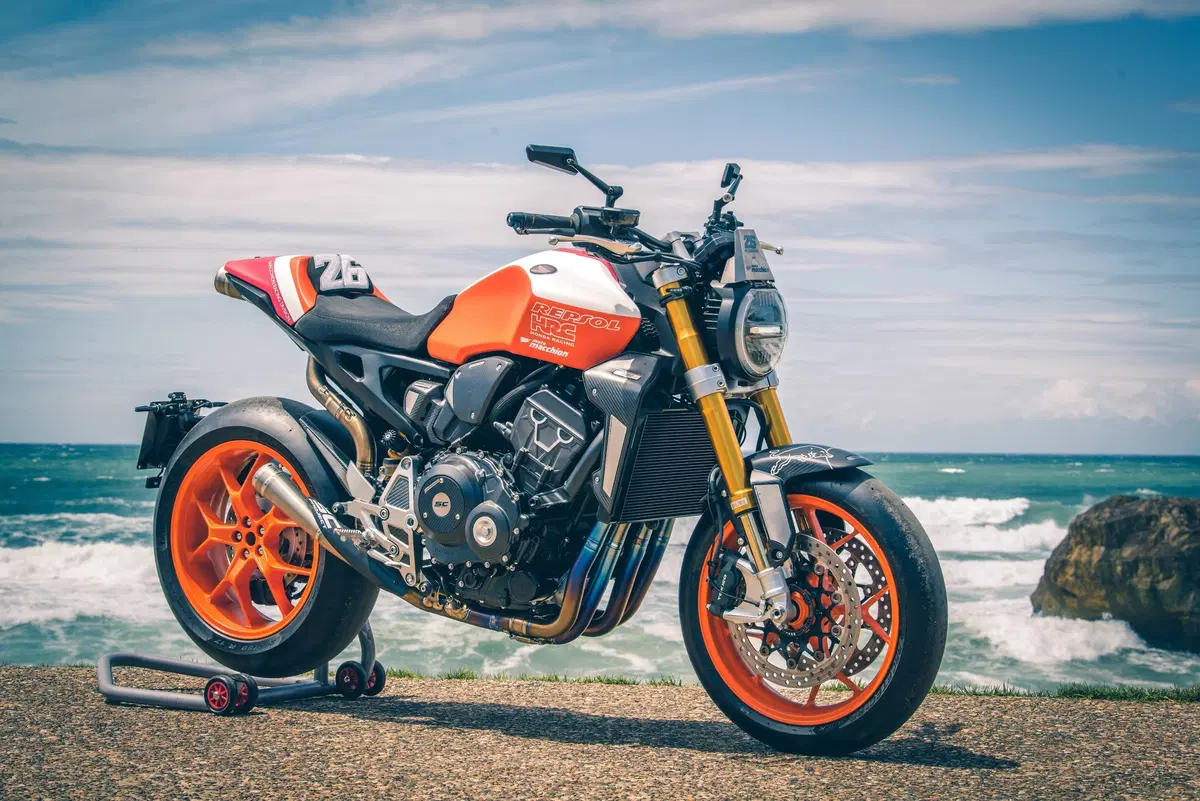Honda CB Four: Dodici CB1000R special per i 50 anni del 4 in linea (27)