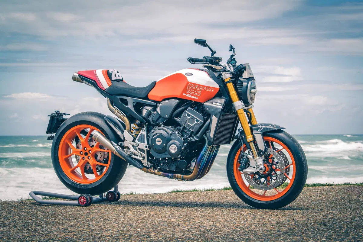 Honda CB Four: Dodici CB1000R special per i 50 anni del 4 in linea (28)