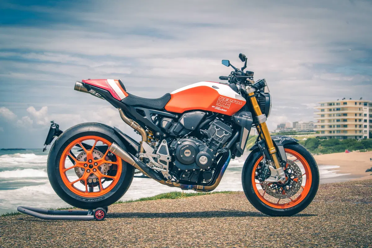 Honda CB Four: Dodici CB1000R special per i 50 anni del 4 in linea (29)