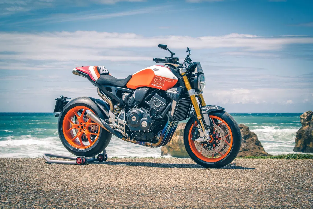 Honda CB Four: Dodici CB1000R special per i 50 anni del 4 in linea (31)