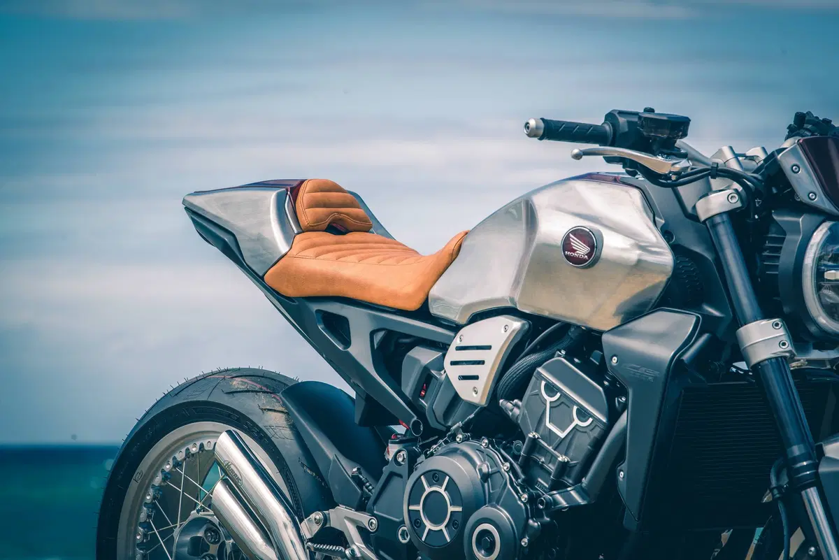 Honda CB Four: Dodici CB1000R special per i 50 anni del 4 in linea (2)
