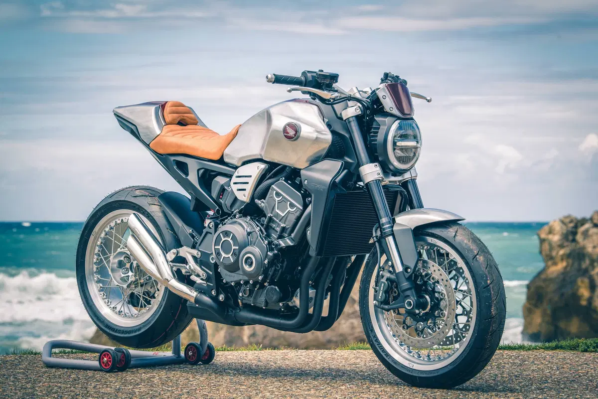 Honda CB Four: Dodici CB1000R special per i 50 anni del 4 in linea (5)