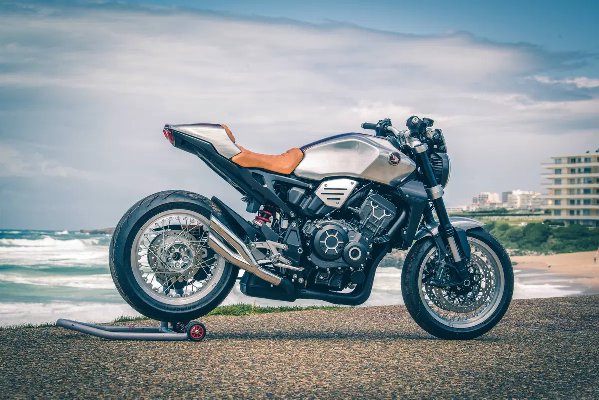 Honda CB Four: Dodici CB1000R special per i 50 anni del 4 in linea (6)