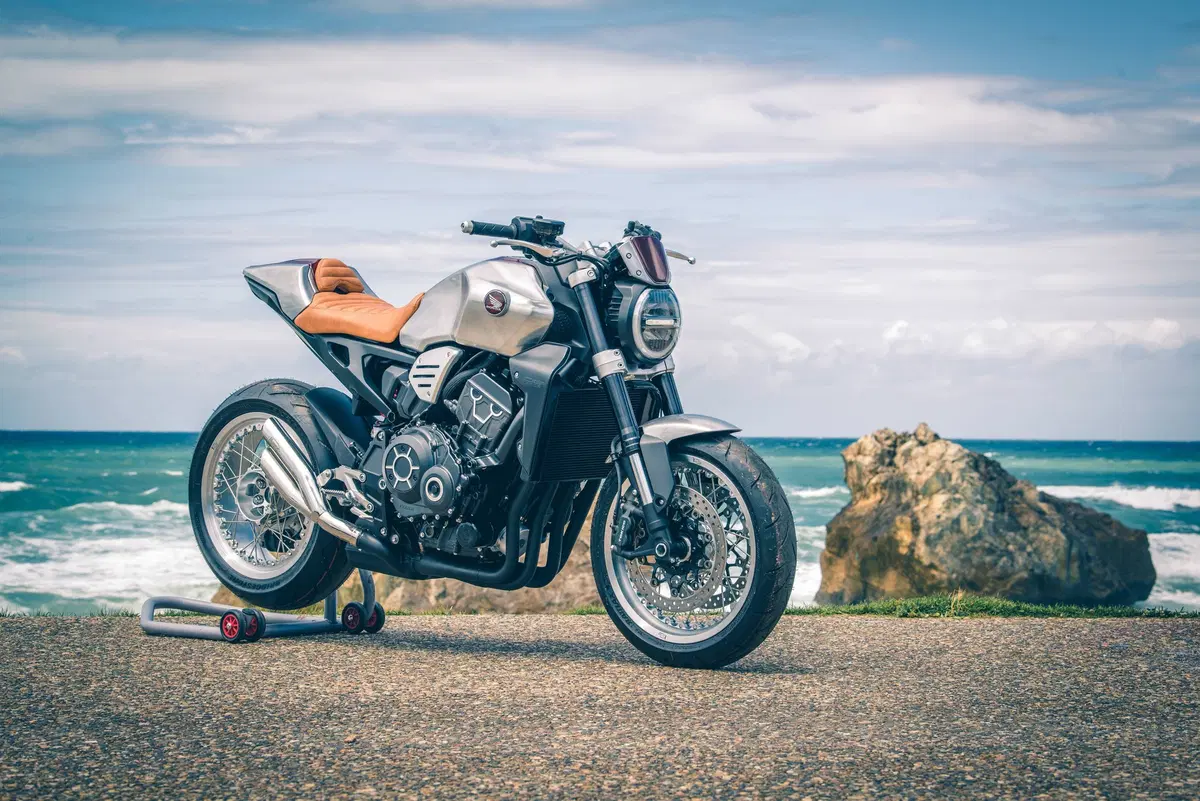 Honda CB Four: Dodici CB1000R special per i 50 anni del 4 in linea (7)