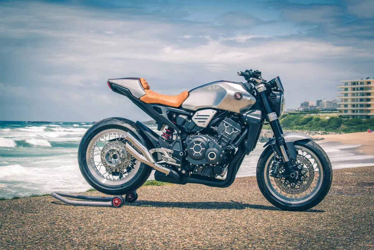 Honda CB Four: Dodici CB1000R special per i 50 anni del 4 in linea (10)