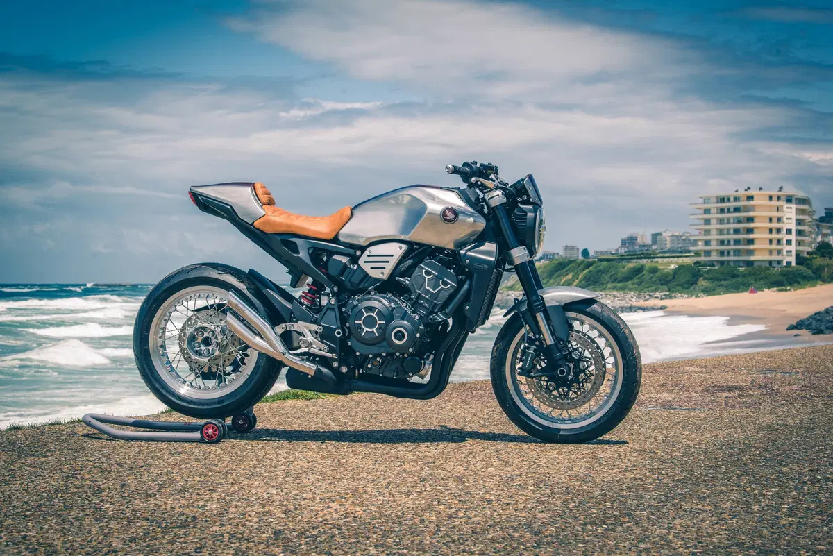 Honda CB Four: Dodici CB1000R special per i 50 anni del 4 in linea (12)